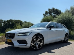 Volvo V60 - 2.0 B3 R-Design Automaat / Camera / Apple CarPlay-Android Auto / 19" Velgen / Stuur-/Stoel