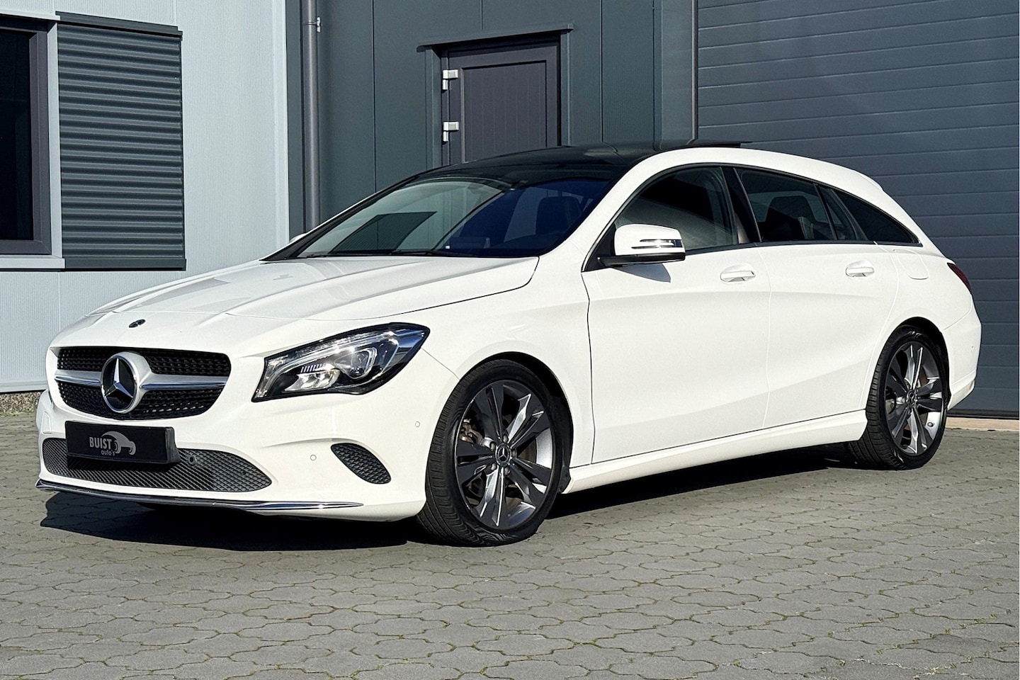 Mercedes-Benz CLA-klasse Shooting Brake - 180 Business Solution PANO LED TREKHAAK 102403KM! - AutoWereld.nl