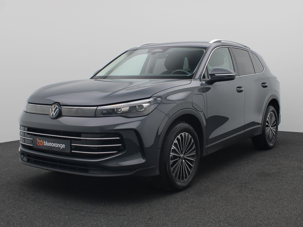 Volkswagen Tiguan - 1.5 eHybrid Elegance 204PK DSG Trekhaak, Achteruitrijcamera, Navi via Apple Carplay/Androi - AutoWereld.nl