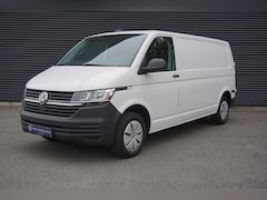 Volkswagen Transporter - 150pk L2H1 Apple Carplay Parkeersensoren Navigatie Achterdeuren Cruise control 3-Zits