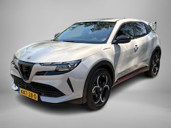 Alfa Romeo Junior - 1.2 Turbo Hybrid Ibrida Speciale | Navigatie | Parkeersensoren | Camera | Apple Carplay/An