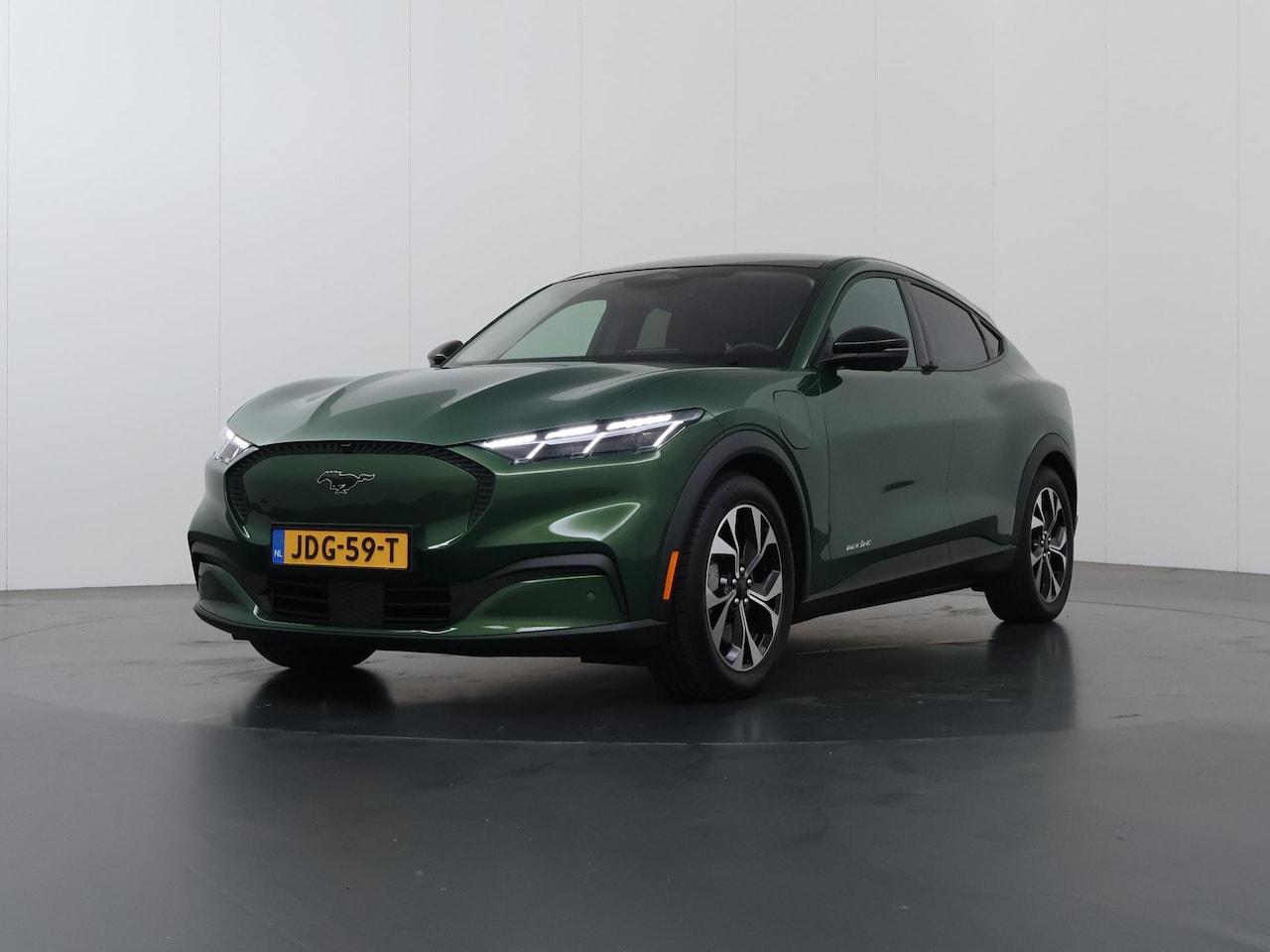 Ford Mustang Mach-E - Standard RWD 73 kWh | Afn. Trekhaak | Panoramadak | Technologie-Pakket Plus | - AutoWereld.nl