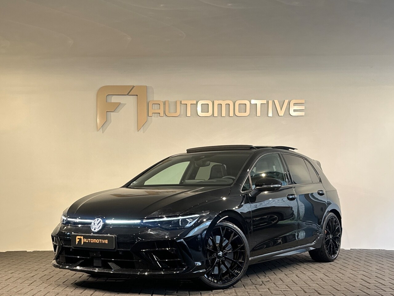 Volkswagen Golf - 2.0 TSI 4Motion R Black Edition Pano|H/K|HuD|Akra|Leer|Memory|360|BlindSpot - AutoWereld.nl