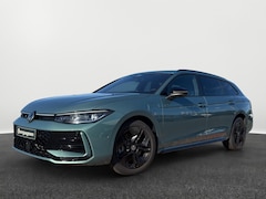 Volkswagen Passat Variant - 1.5 eHybrid R-Line Business | Trekhaak | Pano Dak | 5J Garantie | Black Style | 272Pk |