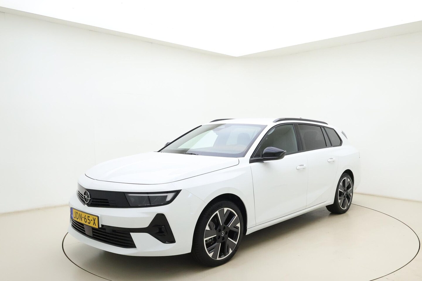 Opel Astra Electric - 54 kWh Business Edition | 18" LM-Velgen | Black Pakket | Privat Glass | AGR Stoelen | Came - AutoWereld.nl