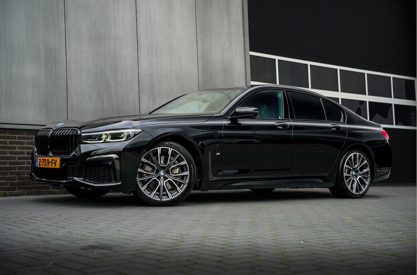 BMW 7-serie - 745e 395 pk High Executive M-Sportpakket /LED-Koplamp/ Keyless/ Lucht-Vering/ Soft-Close/ - AutoWereld.nl