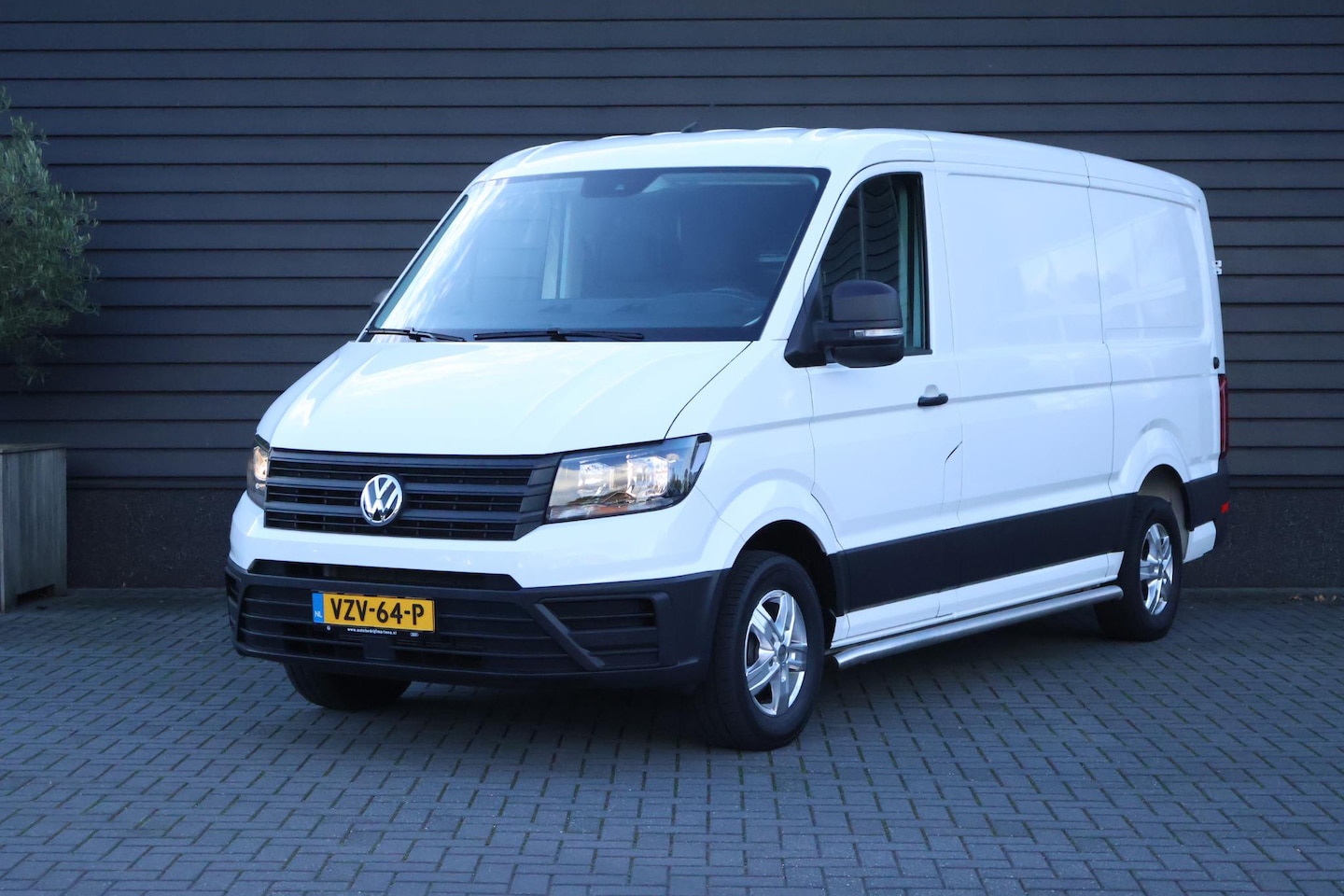 Volkswagen Crafter - 35 2.0 TDI 163pk DSG L3H2 RWD 3500kg Trekgewicht Trekhaak Camera Climate Control Bijrijder - AutoWereld.nl