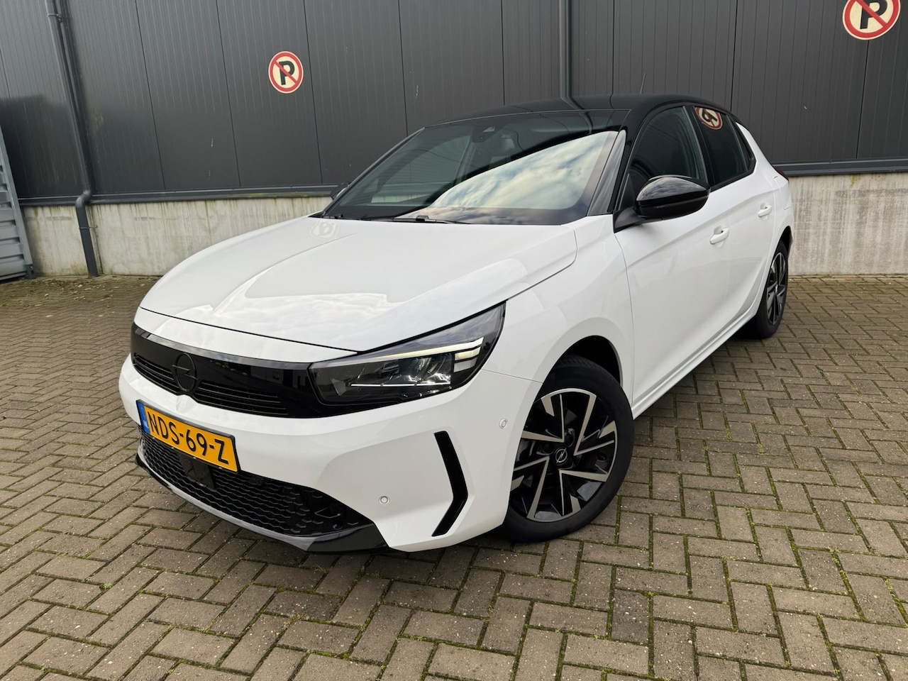 Opel Corsa - 1.2 Level 2 / Automaat / camera / cruise / airco / Apple Carplay ! - AutoWereld.nl