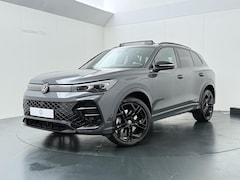Volkswagen Tiguan - 1.5 eHybrid R-Line Edition | 272 PK | SoH 100% | Trekhaak wegklapbaar | Adaptive Cruise Co