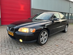 Volvo S60 - 2.4 Momentum Vol Leder. trekhaak. cruise control