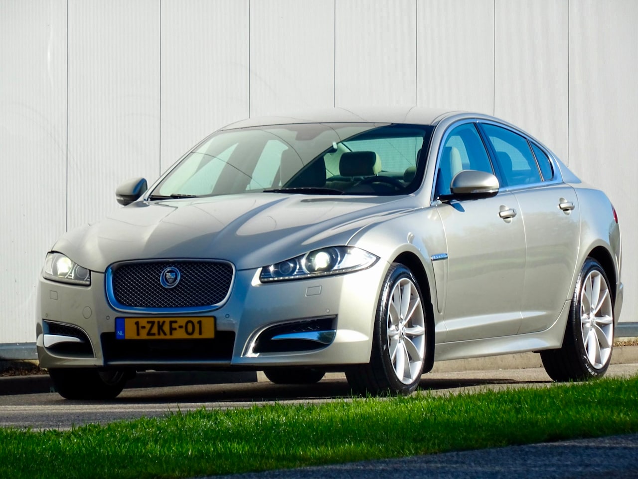 Jaguar XF - 2.2D Sport Limited | Leer | LED | R-Sport | - AutoWereld.nl