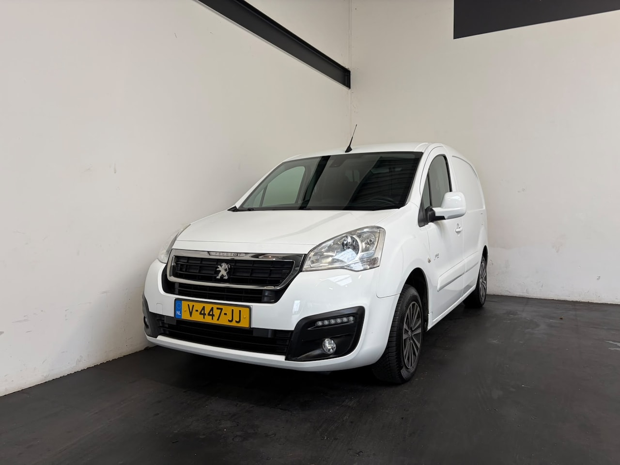 Peugeot Partner - 120 1.6 BlueHDi 75 L1 Première 120 1.6 BlueHDi 75 L1 Première - AutoWereld.nl