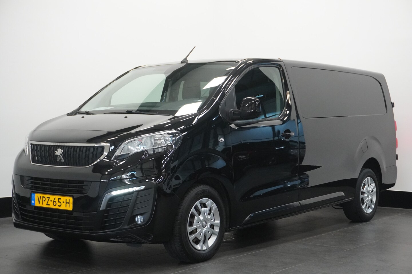 Peugeot Expert - 2.0 BlueHDI 145PK L3 Dubbel Cabine EURO 6 - Airco - Navi - Cruise - €15.900,- Excl. - AutoWereld.nl