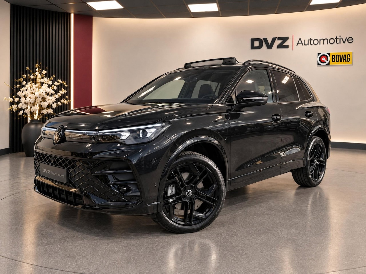 Volkswagen Tiguan - 1.5 eHybrid R-Line Edition | Pano | Surround view | Black pack | H/K - AutoWereld.nl