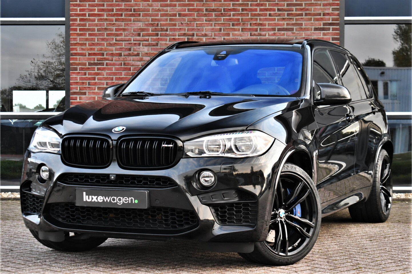 BMW X5 - M 4.4 Black Fire 1/500 Pano B&O 2xTV 360 HUD Standk Carplay Trekh - AutoWereld.nl