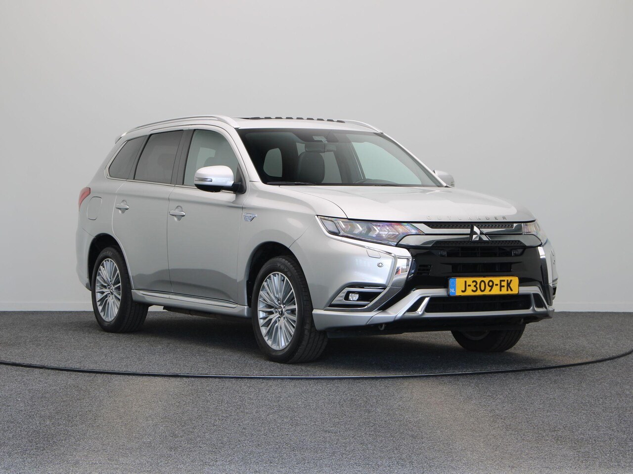 Mitsubishi Outlander - 2.4 PHEV Instyle | Leder | Panorama dak | Stoelverwarming | Trekhaak | - AutoWereld.nl