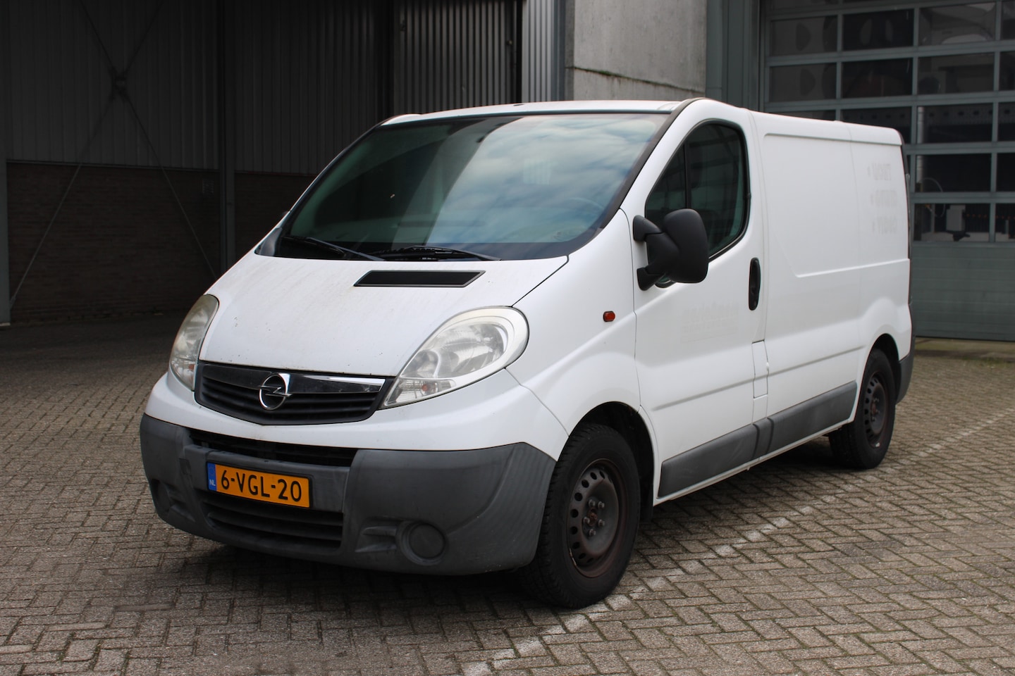 Opel Vivaro - 2.5 CDTI L1H1 107kW AIRCO CRUISE DEUREN - AutoWereld.nl