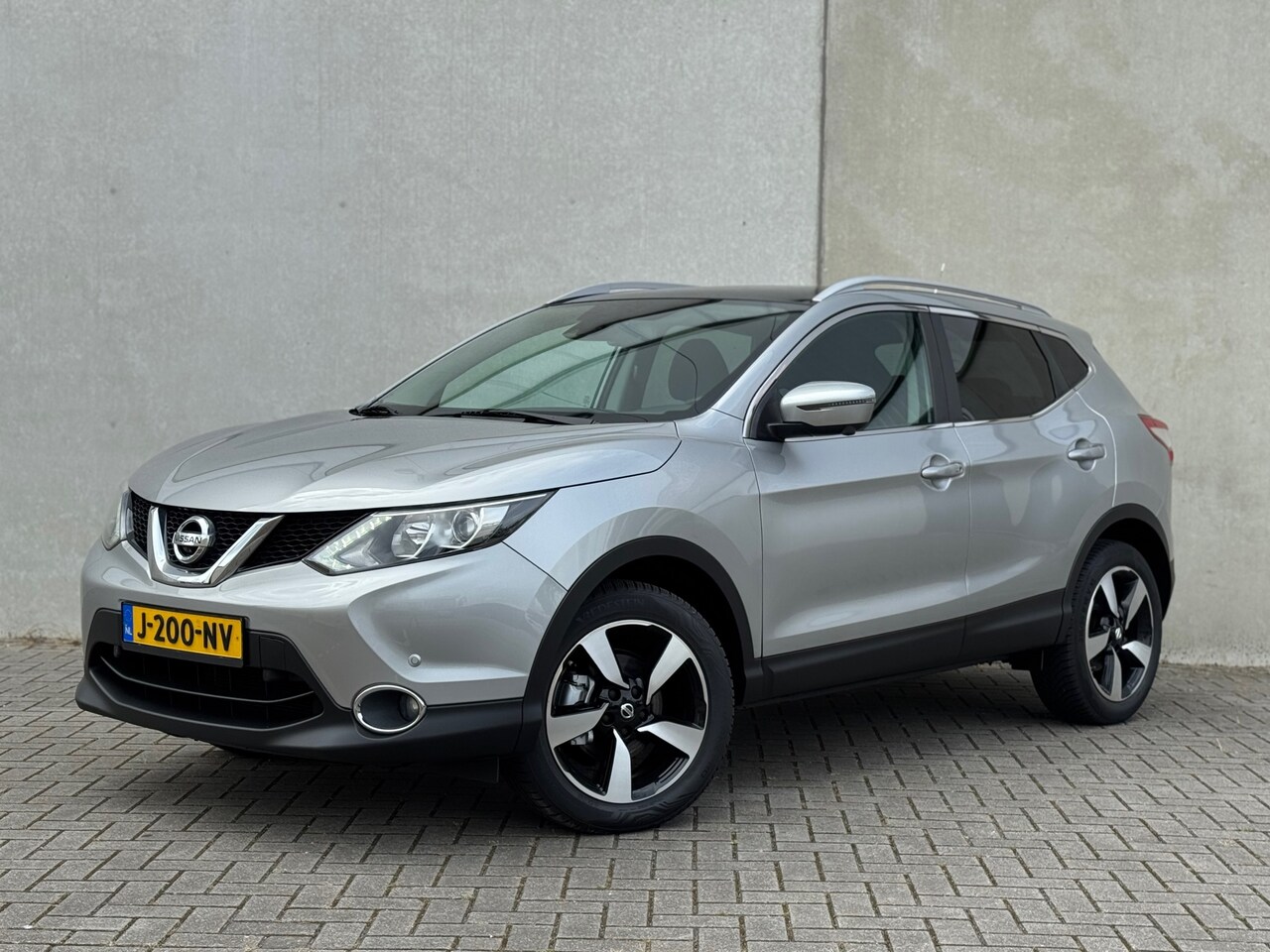 Nissan Qashqai - 1.2 Tekna GLAZEN DAK CRUISE 360 CAMERA NAV - AutoWereld.nl