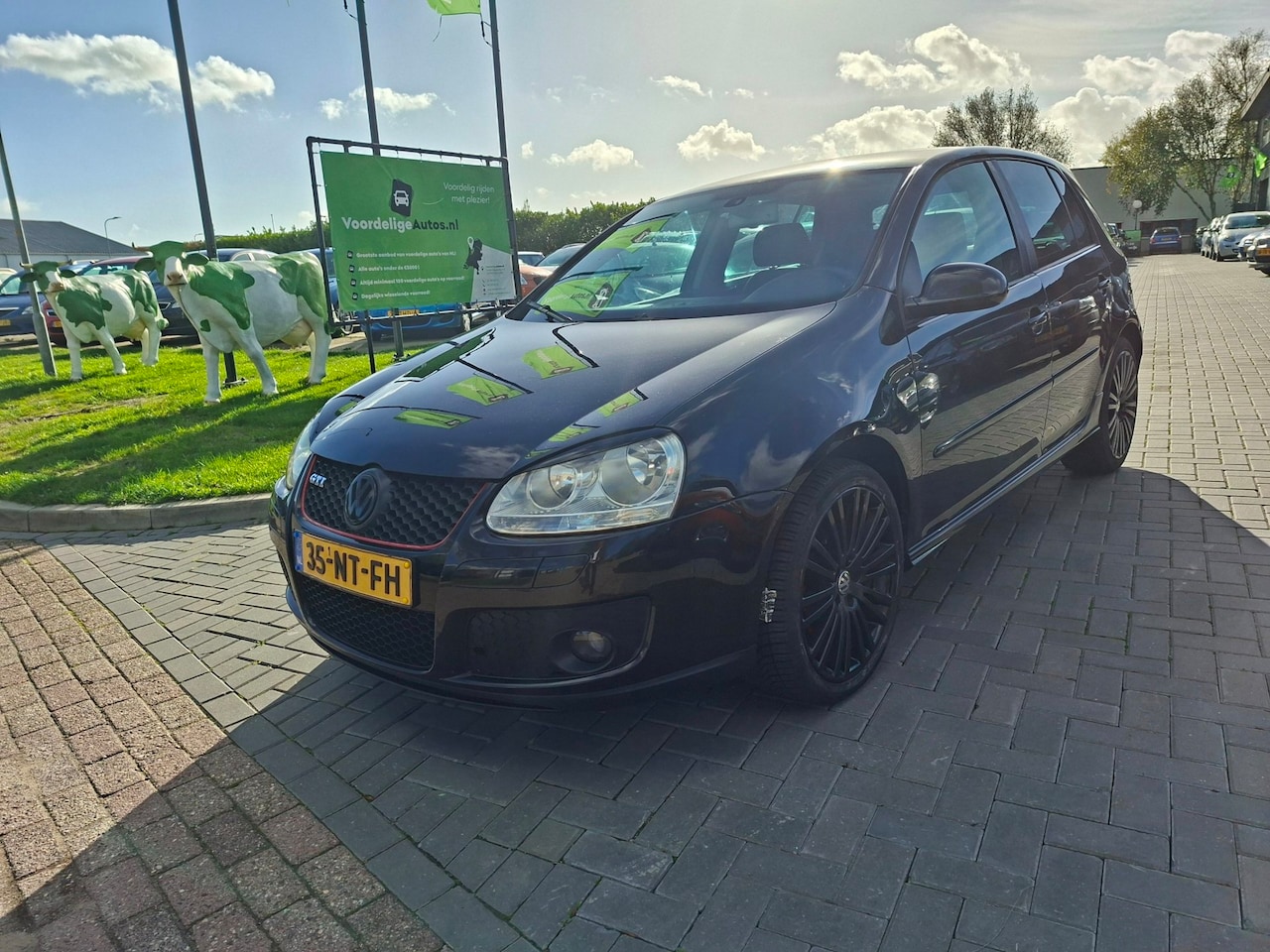 Volkswagen Golf - 1.6 FSI Trendline / GTI look / APK oktober 2027 - AutoWereld.nl