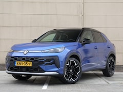 Volkswagen T-Roc - 1.5 eTsi Style First Edition 116 pk DSG | Black style | Panoramadak | Navigatie | Camera |
