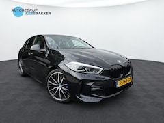 BMW 1-serie - 118i High Executive / M-Sport / Schaalstoelen / Carplay / stuurverw