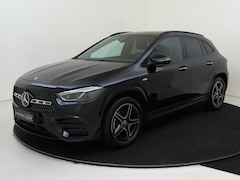 Mercedes-Benz GLA-Klasse - 250 e Business Solution AMG / Panaromadak / Trekhaak / Night-Pakket /