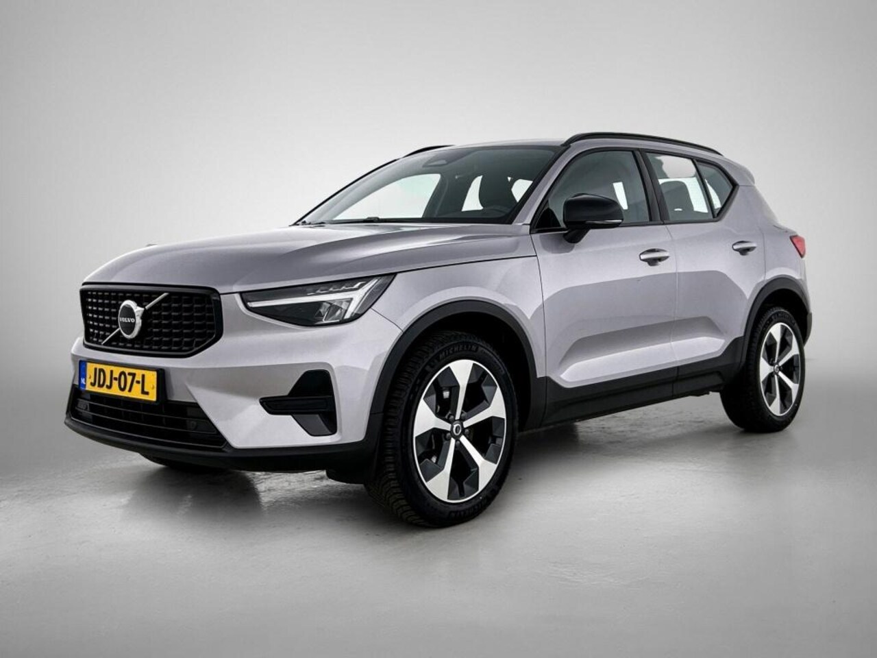 Volvo XC40 - 2.0 B4 Plus Dark Trekhaak | BLIS | Memory Seats | BLIS | Pilot Assist | - AutoWereld.nl