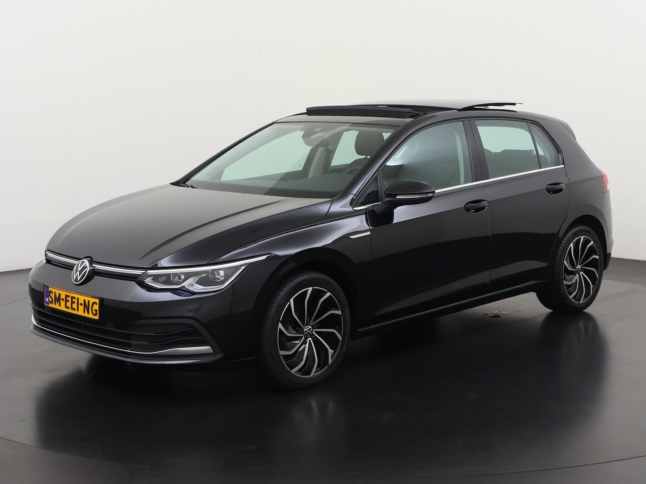 Volkswagen Golf - 1.5 eTSI Style DSG | Schuifdak | Stuurverwarming | Zondag Open! - AutoWereld.nl