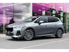 BMW 2-serie Active Tourer - 225e xDrive High Executive M Sport Automaat / Panoramadak / Trekhaak / Sportstoelen / M Ad