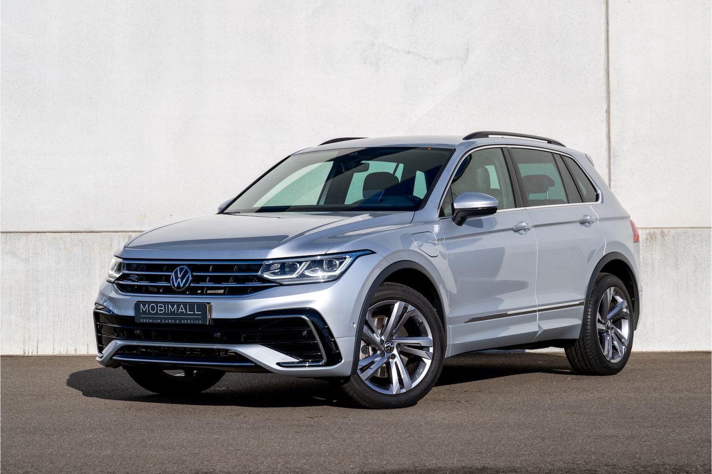 Volkswagen Tiguan - 1.4 TSI eHybrid R-Line / Business Premium / Head-Up - AutoWereld.nl