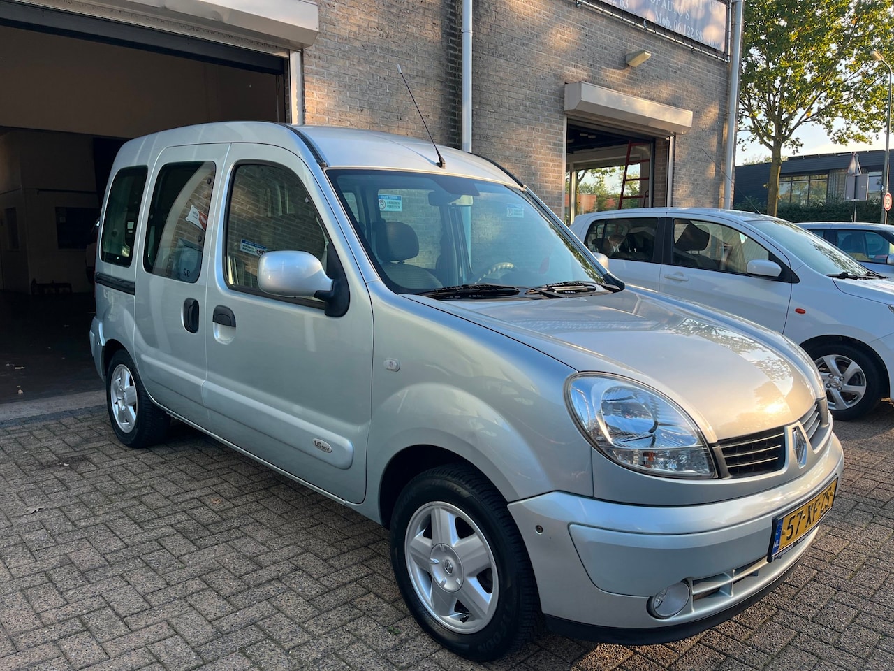 Renault Kangoo - 1.6-16V Privilège 1.6-16V Privilège - AutoWereld.nl