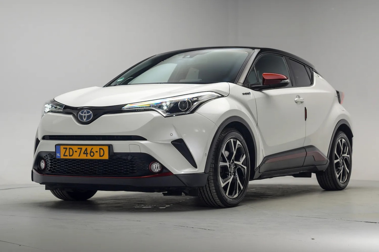 Toyota C-HR - 1.8 Hybrid Style [ JBL-Speakers Camera Stoelverwarming ] - AutoWereld.nl