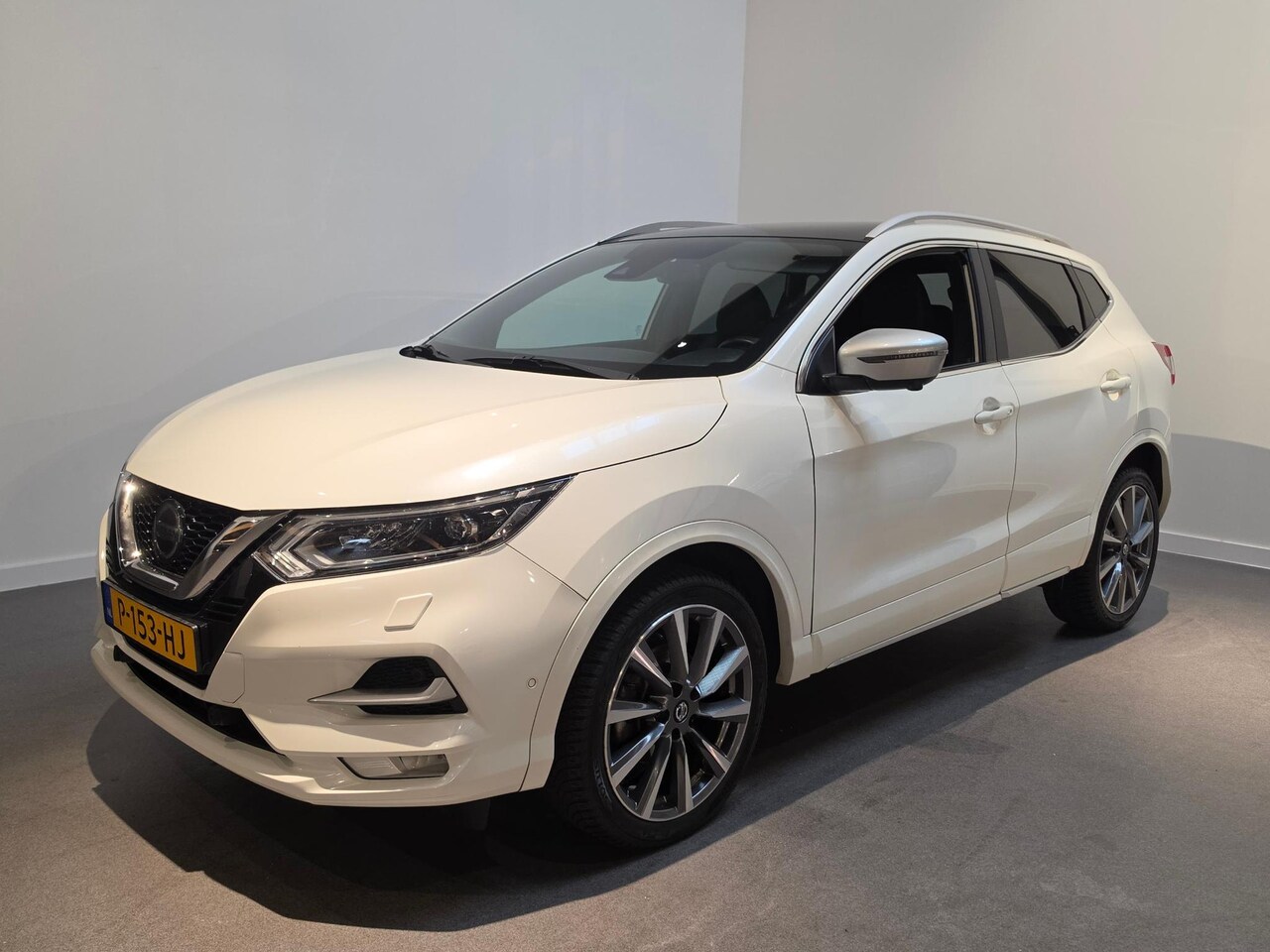 Nissan Qashqai - 1.3 DIG-T Tekna + Bose - Panoramadak - Apple Carplay/Android Auto - Stoelverwarming - Adap - AutoWereld.nl