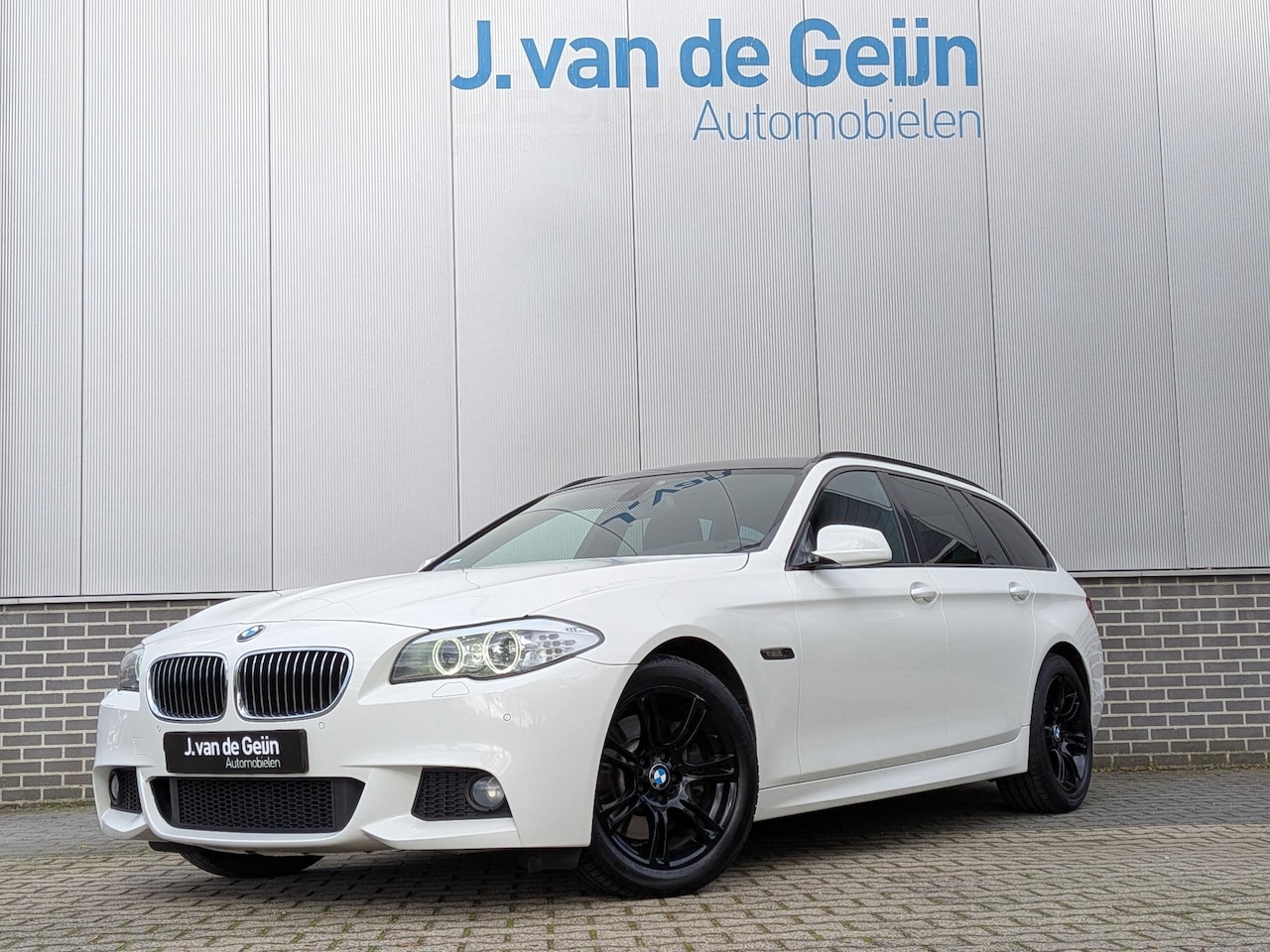BMW 5-serie Touring - 528xi Executive | M-sport | Trekhaak | Carplay & AA | APK Nieuw - AutoWereld.nl