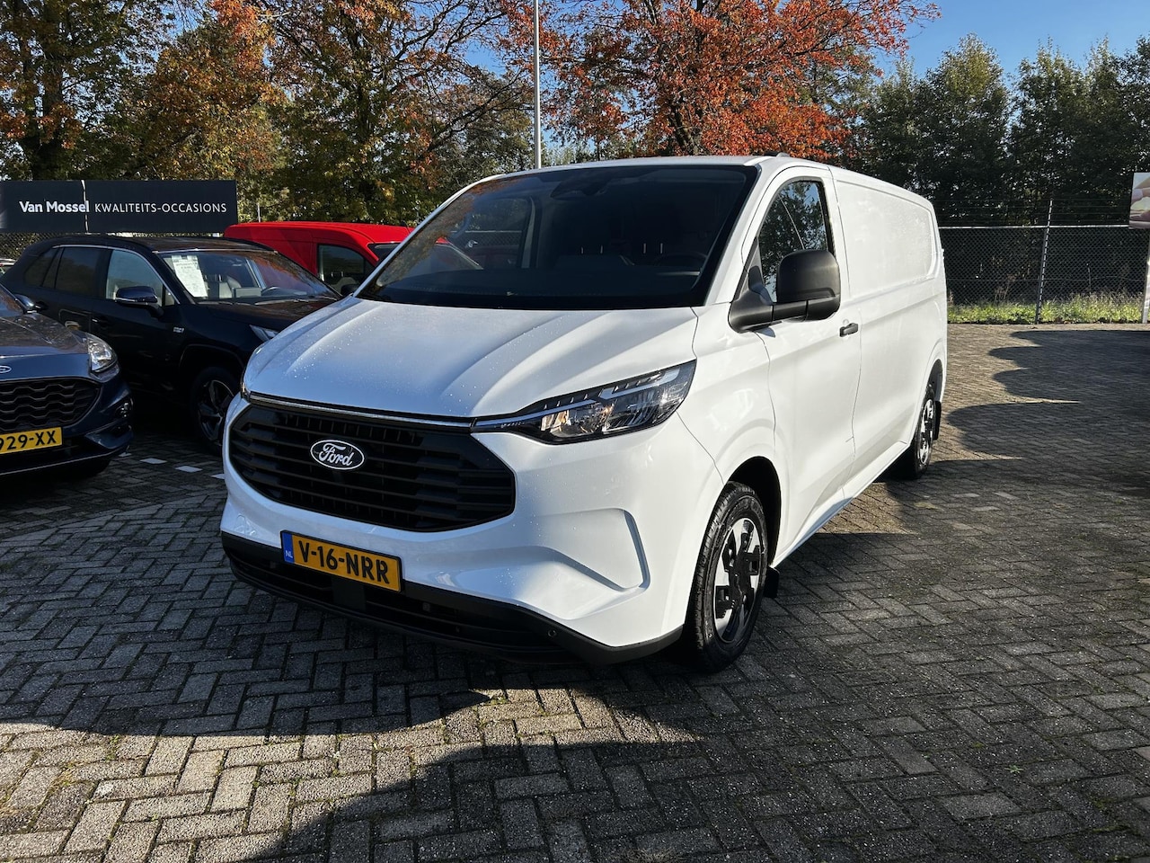 Ford Transit Custom - 320 2.5 PHEV L2H1 Trend | Automaat | Trekhaak voorbereiding | Stoelverwarming | Adaptive C - AutoWereld.nl