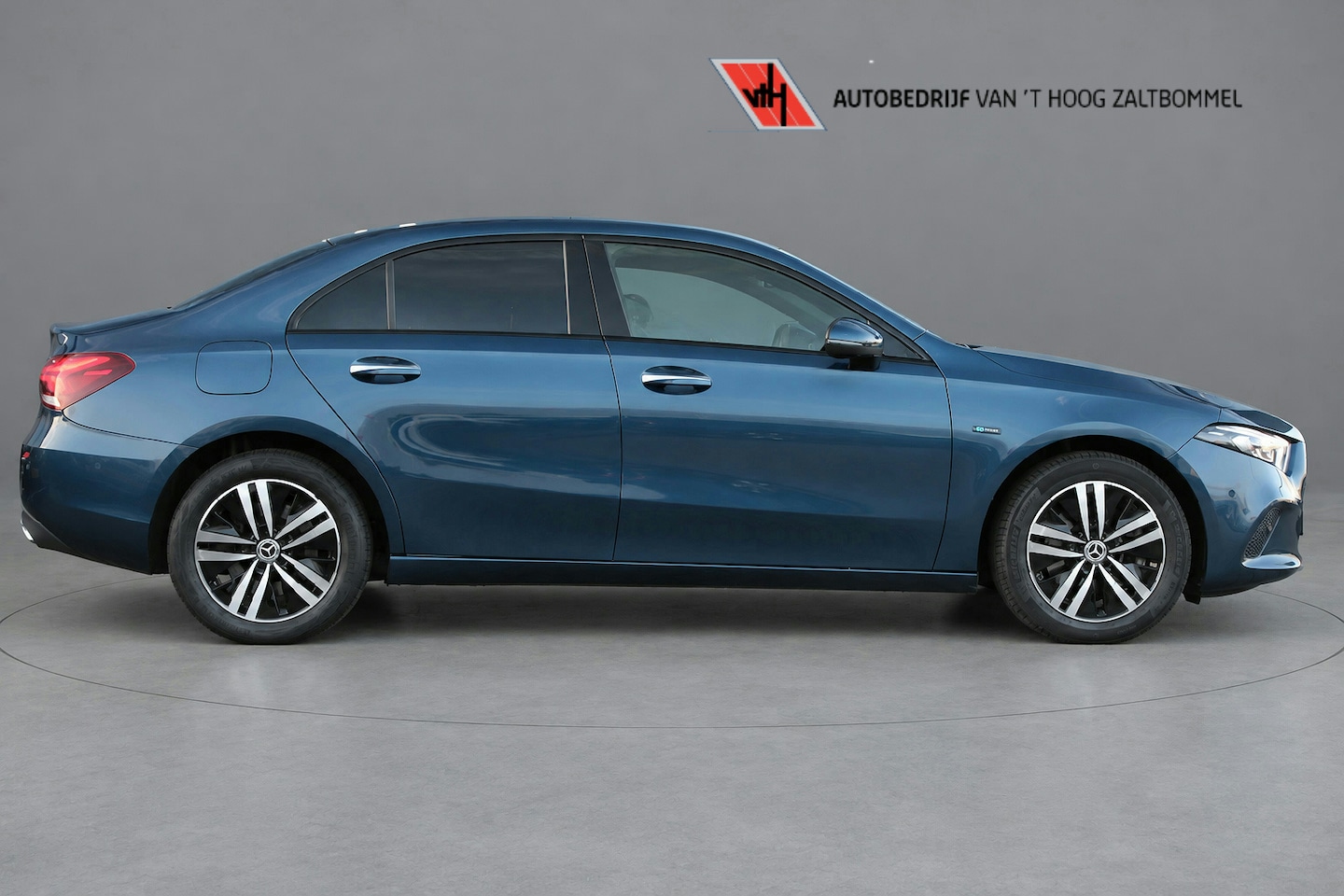 Mercedes-Benz A-klasse - 250e AUT8 Premium LEDER SFEER MULTIBEAM 360-CAMERA KEY-LESS GO TREKHAAK - AutoWereld.nl
