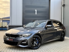 BMW 3-serie Touring - 330e *M-Sport* Mineralgrau / Black Edition / Apple Carplay / Stoelverwarming / Leder/Alcan