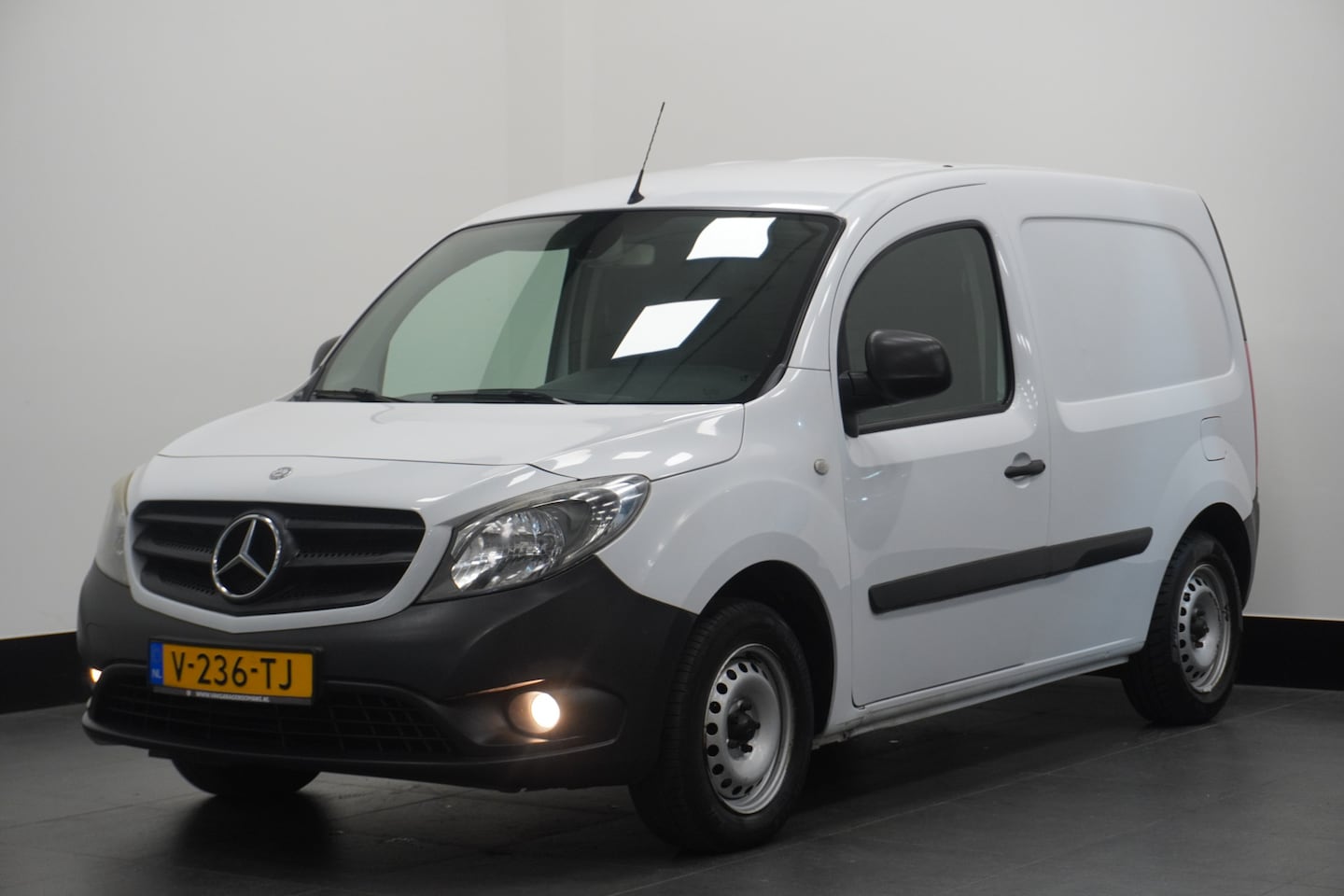 Mercedes-Benz Citan - 109 CDI 90PK - Airco - Cruise - PDC - € 5.490,- Excl. - AutoWereld.nl