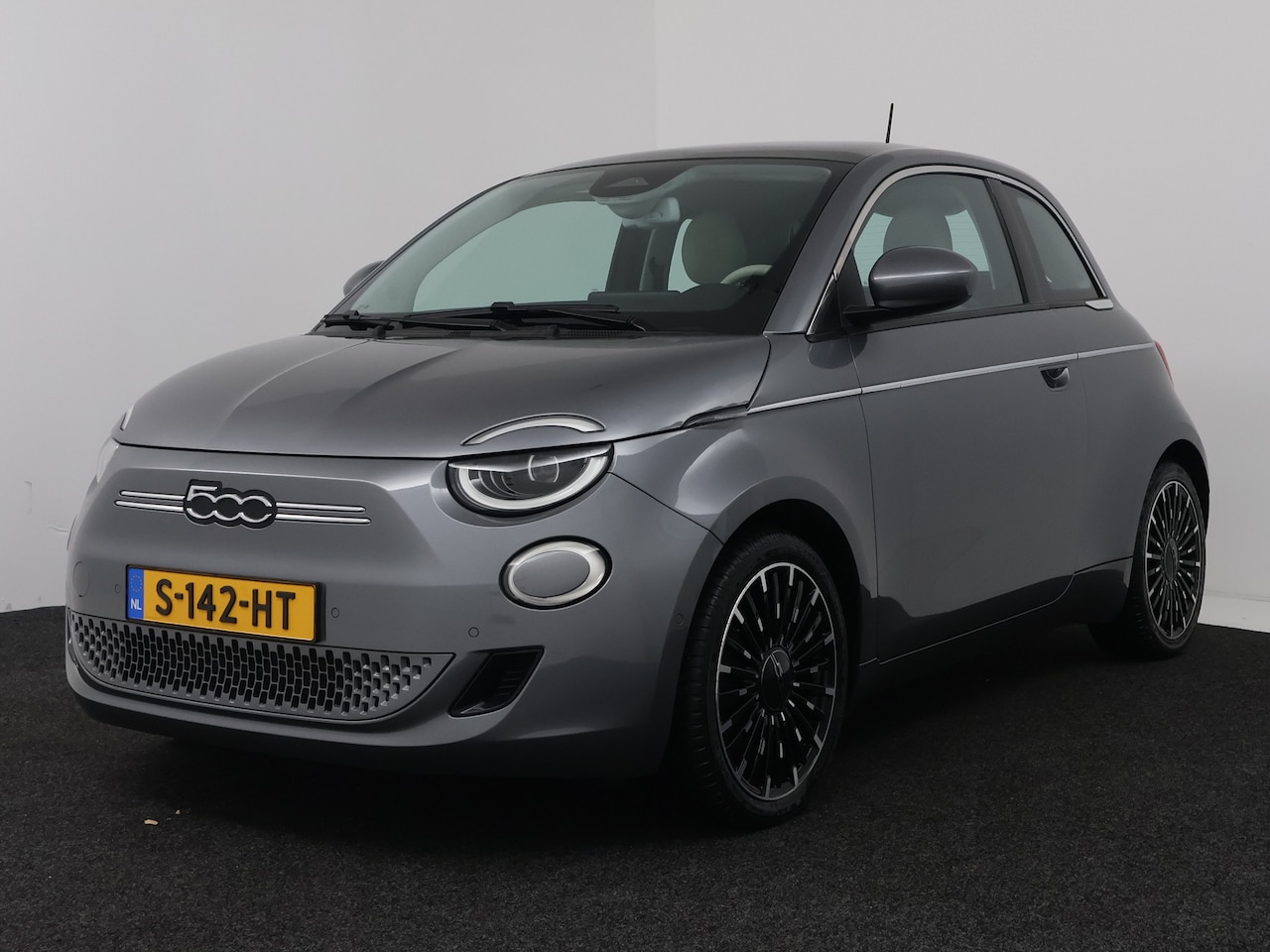 Fiat 500 - La Prima 42 kWh | Navigatie | 12 Maanden BOVAG garantie - AutoWereld.nl