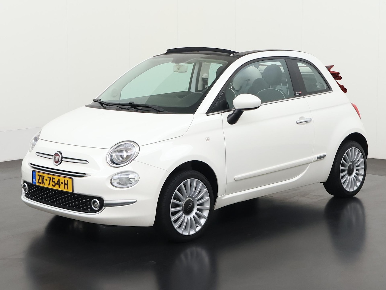 Fiat 500 C - 1.2 Lounge Automaat | Apple/Android Carplay | Parkeersensor | Lichtmetalen Velgen | Zondag - AutoWereld.nl