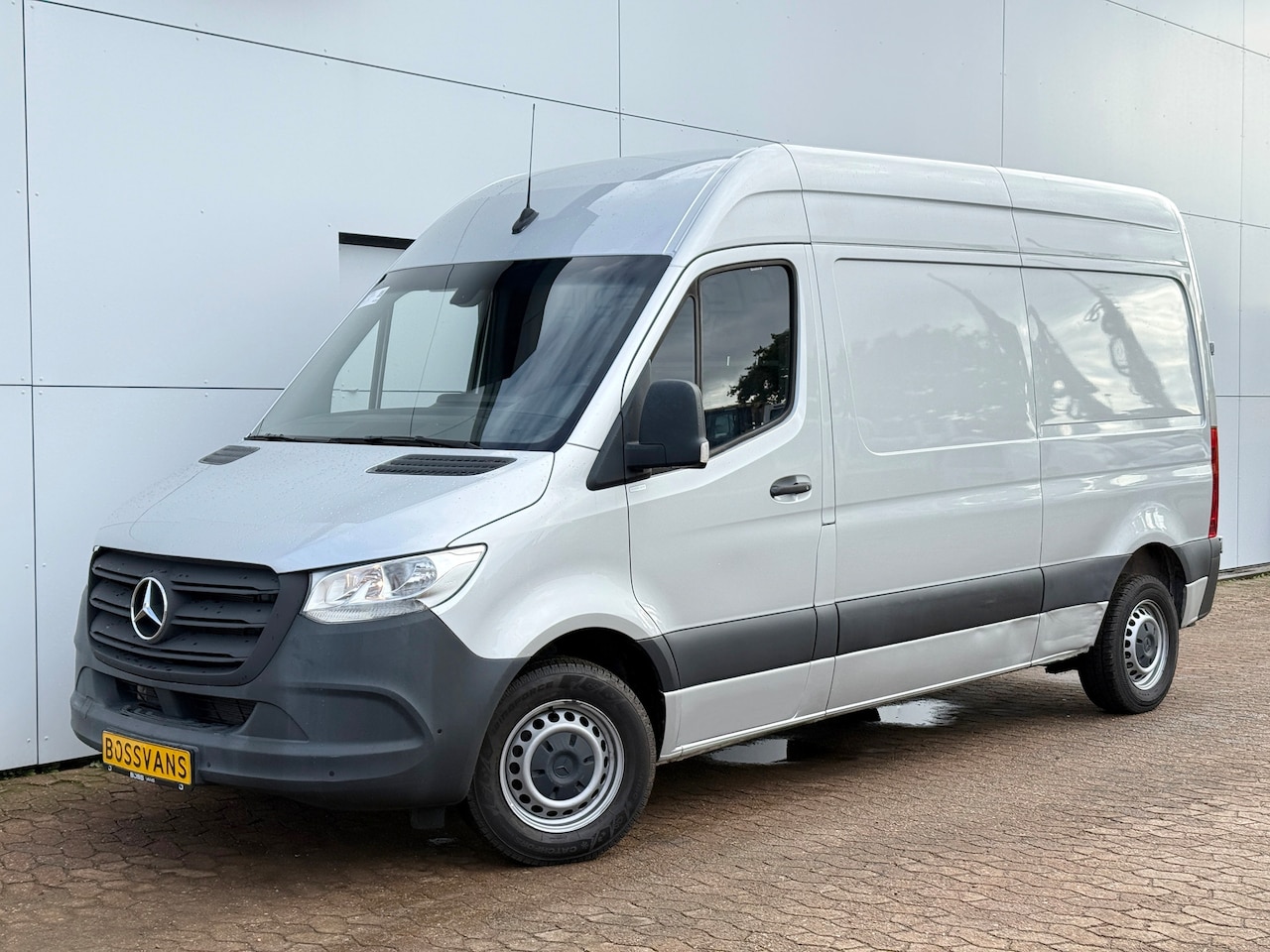 Mercedes-Benz Sprinter - 215 1.9 CDI Automaat L2H2 Climate Control Apple Carplay MBUX Camera Parkeersensoren v+a - AutoWereld.nl
