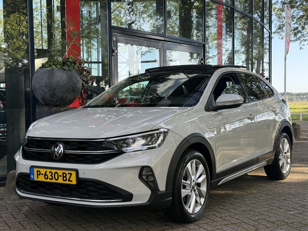 Volkswagen Taigo - 1.0 TSI AUTOMAAT | Panodak | Virtual cockpit| Navi via Smartphone | PDC | ECC | Cruise Con - AutoWereld.nl