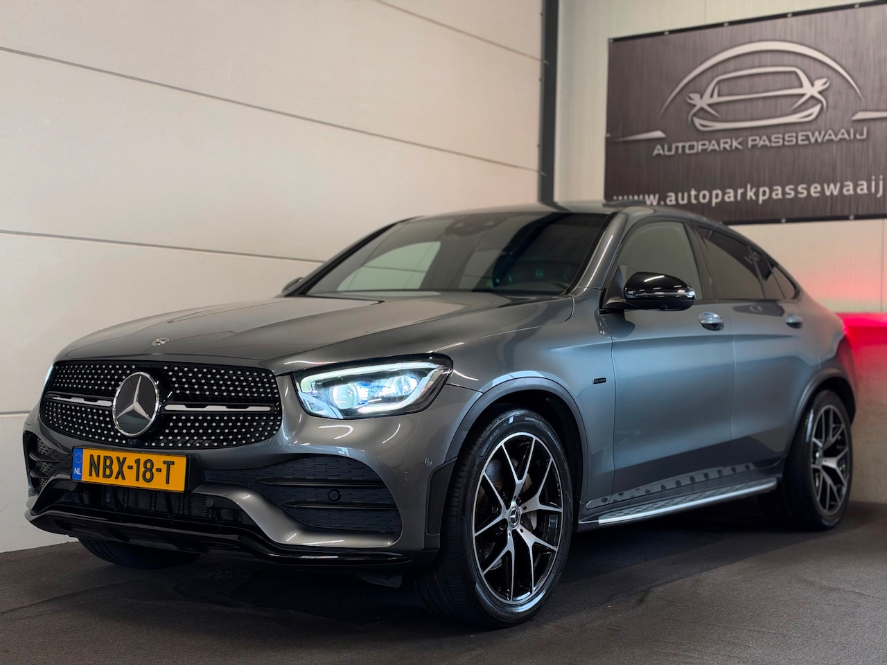 Mercedes-Benz GLC-klasse Coupé - 300e 4MATIC AMG Pano, ACC, Apple Carplay, Sfeerverlichting, Elek Stoelen, Burmester, HUD, - AutoWereld.nl