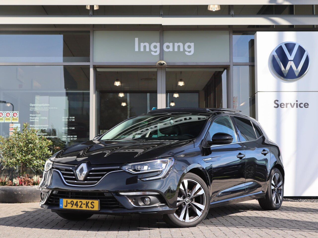 Renault Mégane - 1.3 TCe 140 pk Limited | Panorama Dak | Trekhaak | LED | Cruise Control | Camera | Climate - AutoWereld.nl