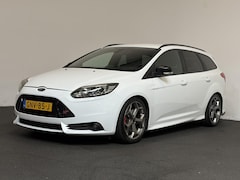 Ford Focus Wagon - 2.0 EcoBoost ST-2 Navigatie Lederen bekleding Climate control