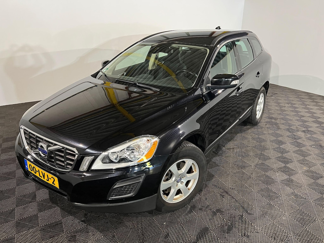 Volvo XC60 - 2.0T Kinetic - AutoWereld.nl
