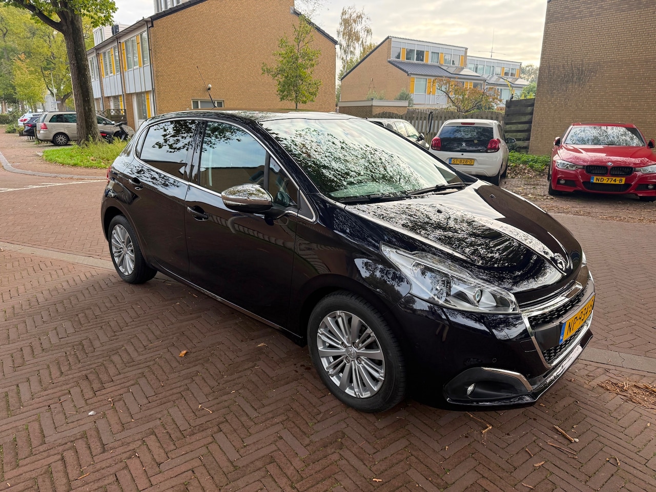 Peugeot 208 - AUTOMAAT / Eerste eigenaar / Volledig dealer onderhouden - AutoWereld.nl