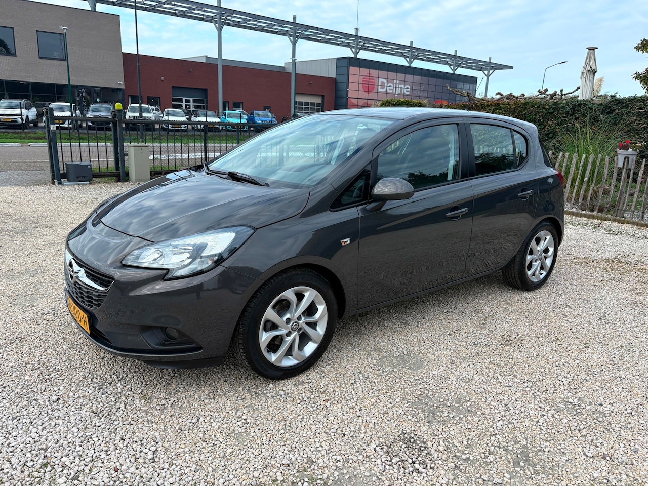 Opel Corsa - 1.4 90pk Color Edition Cruise, Trekhaak - AutoWereld.nl