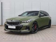 BMW 5-serie Touring - 530e M Sport Automaat / Trekhaak / Panoramadak / Comfort Access / M Sportonderstel / Adapt