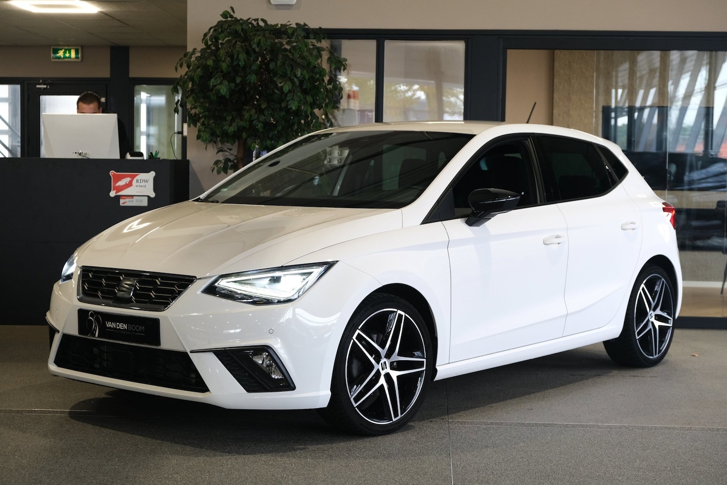 SEAT Ibiza - 1.5 TSI FR 150PK DSG Facelift Led Navi Cam Stoelverwarming - AutoWereld.nl